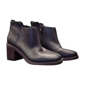 Crown Vintage Black Leather Square Toe Ankle Boots!